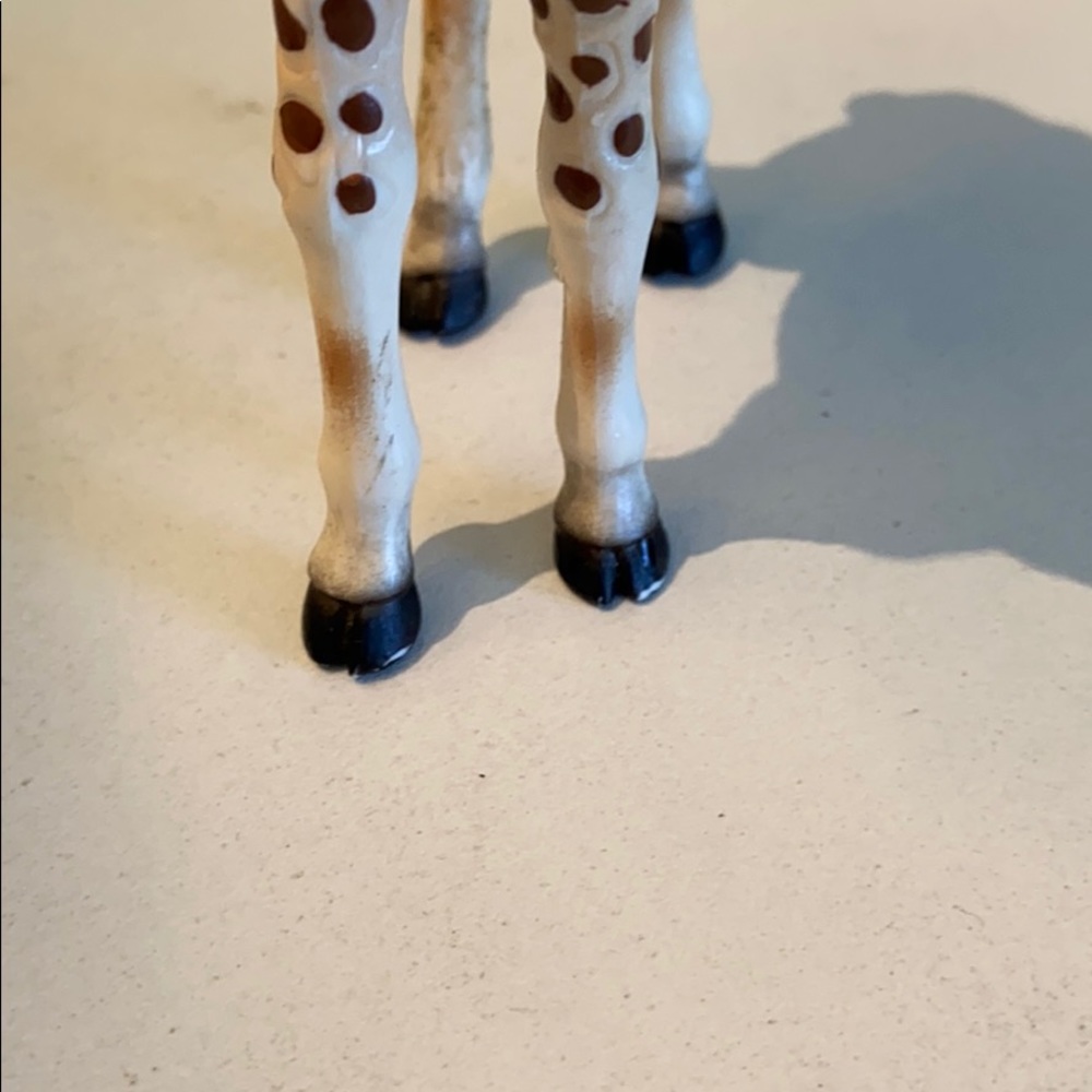 Small Giraffe - Picture 5 of 7